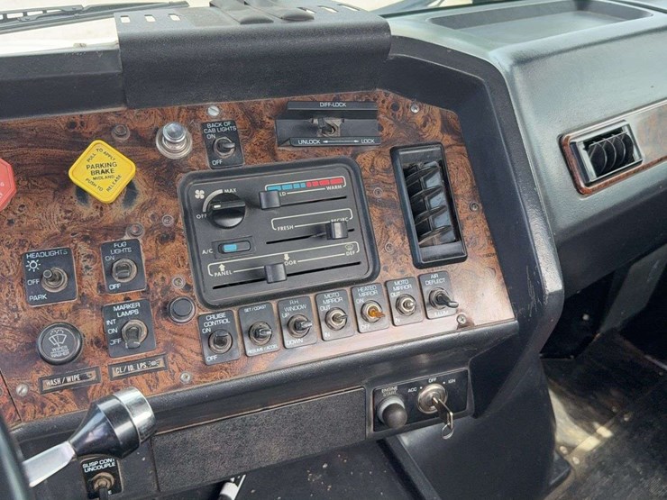 1996-cummins-m11-image-29
