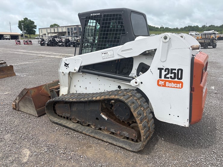 2009-bobcat-t250-image-4