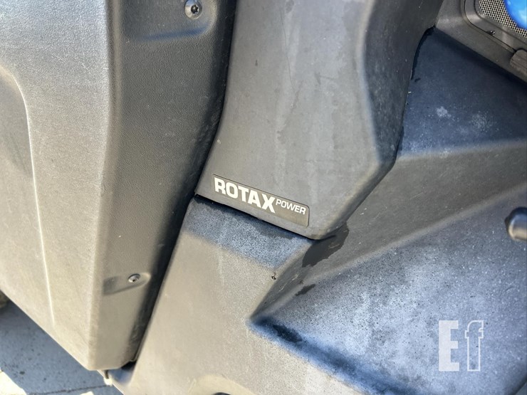 2021-can-am-defender-limited-cab-hd10-image-25