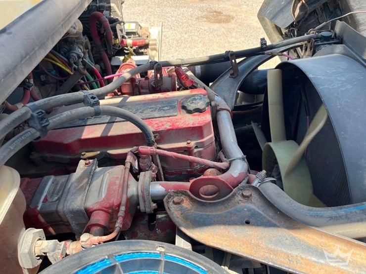 2018-freightliner-m2-106-image-26