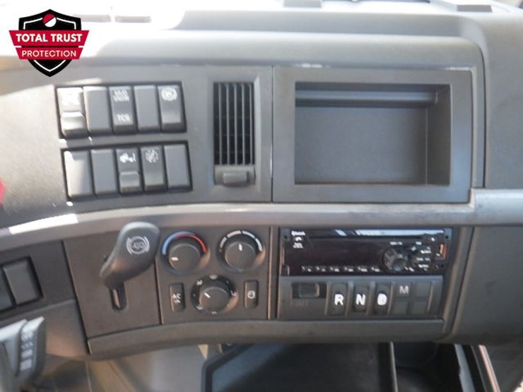 2021-volvo-vnr300-image-16