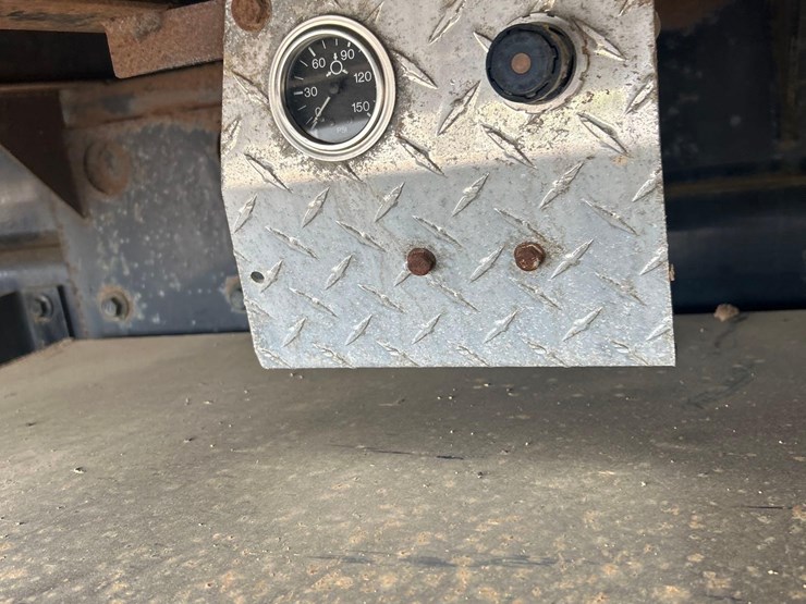 2016-mack-granite-gu713-image-28