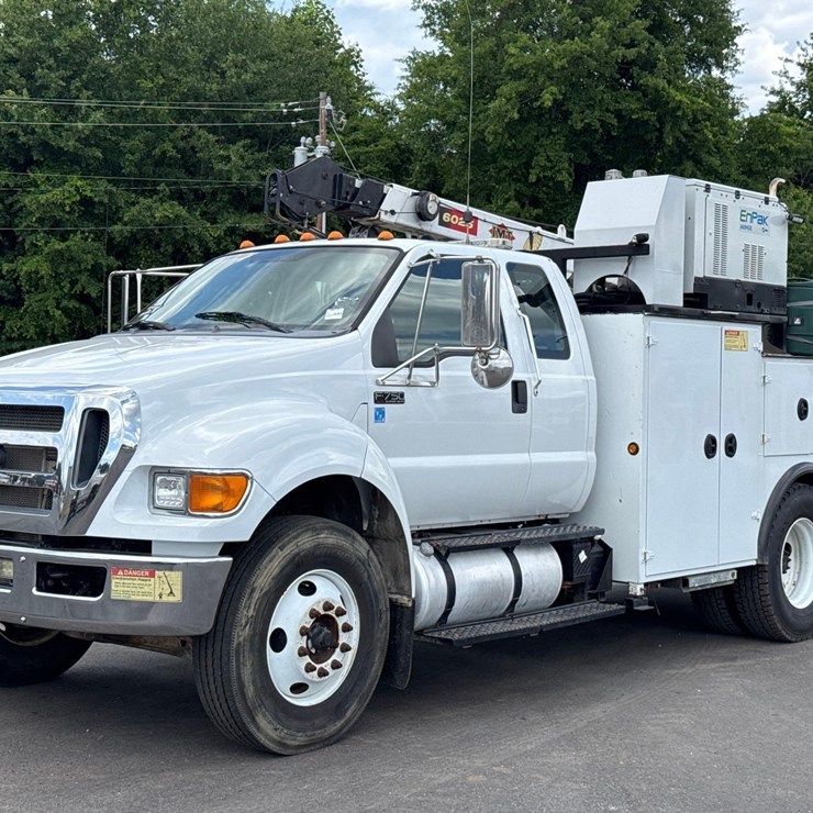 2015 FORD F750 XLT