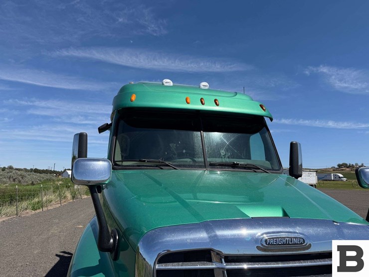 2012-freightliner-cascadia-125-image-7