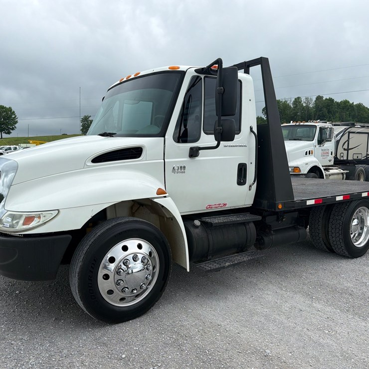 2005 INTERNATIONAL DURASTAR 4300