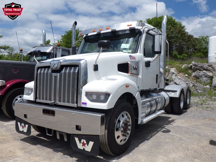 2022-western-star-49x-image-1