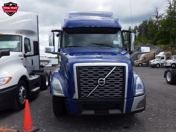 2022-volvo-vnl860-image-3