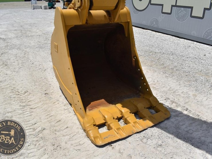 2019-caterpillar-336-image-17