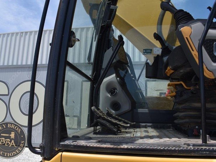 2019-caterpillar-336-image-57
