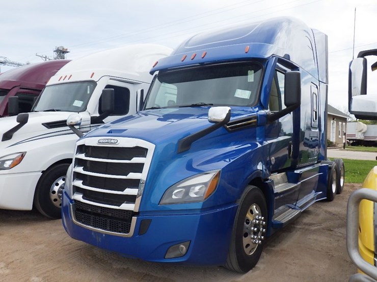 2022-freightliner-cascadia-126-image-1