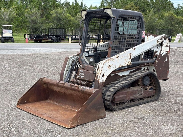 compact-track-loader-skid-steer-image-1