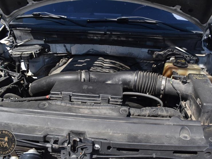 2013-ford-f150-platinum-image-37