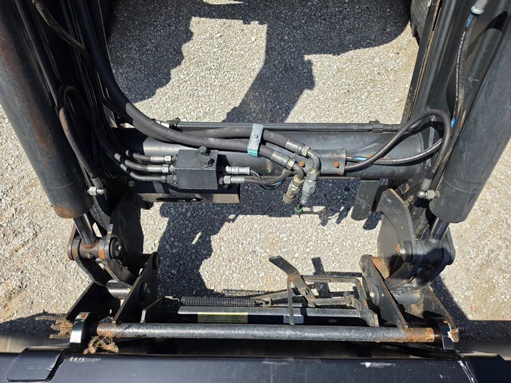 2005-new-holland-ts115a-image-5