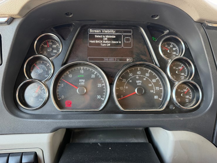 2021-peterbilt-567-image-11
