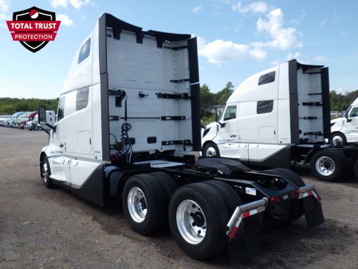 2025-volvo-vnl860-image-14