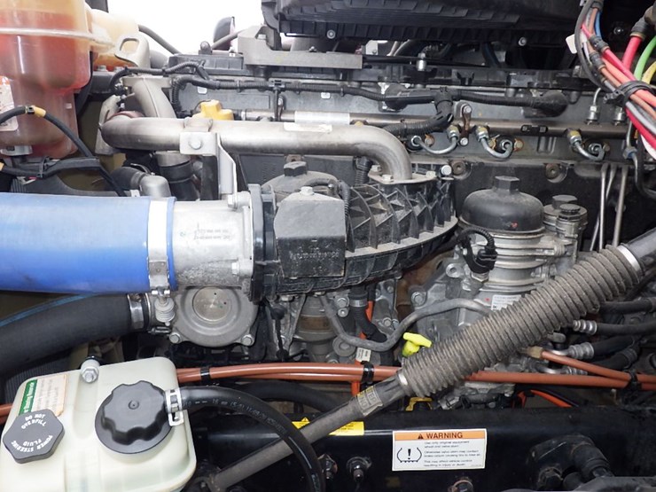 2021-freightliner-cascadia-126-image-28