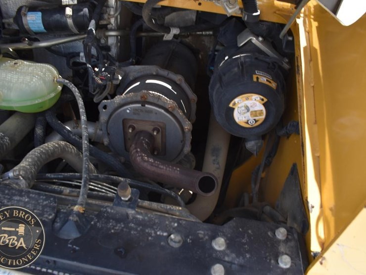 2019-deere-317g-image-33