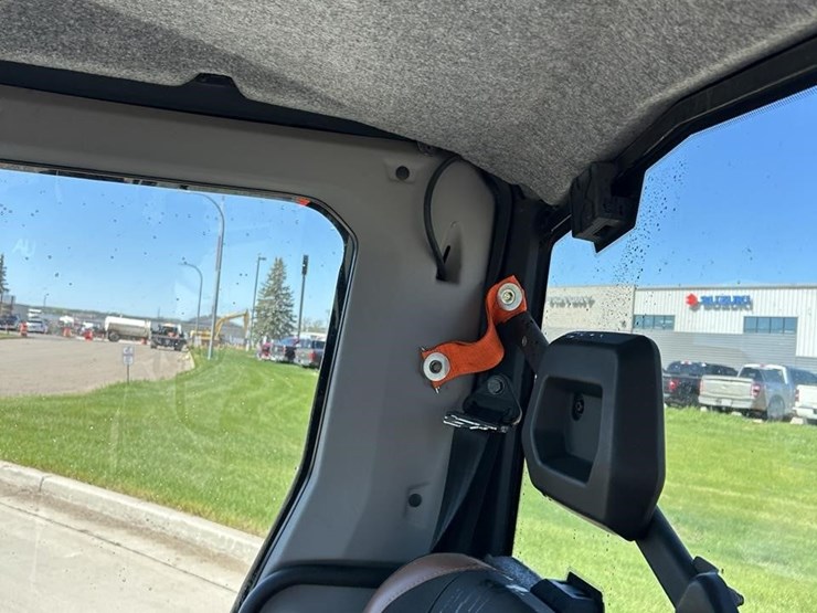 2021-can-am-defender-limited-cab-hd10-image-23