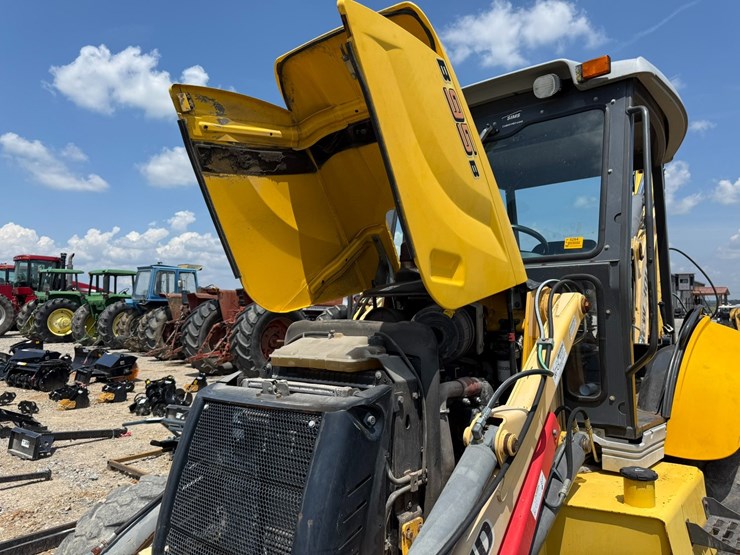 2009-new-holland-b95b-image-39
