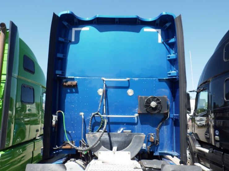 2016-kenworth-t680-image-14
