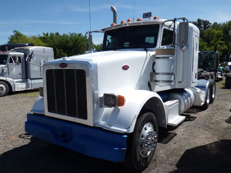 2012-peterbilt-367-image-1