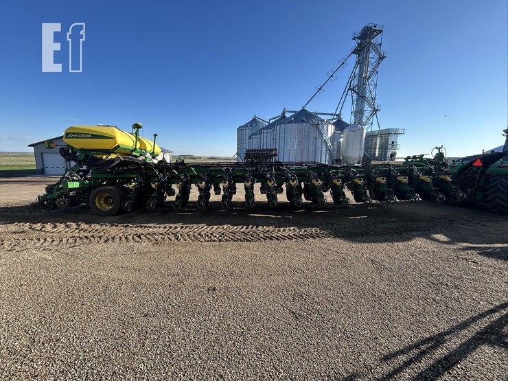 2023-john-deere-db90-image-4