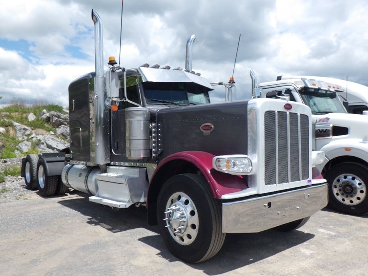 2018-peterbilt-389-image-3