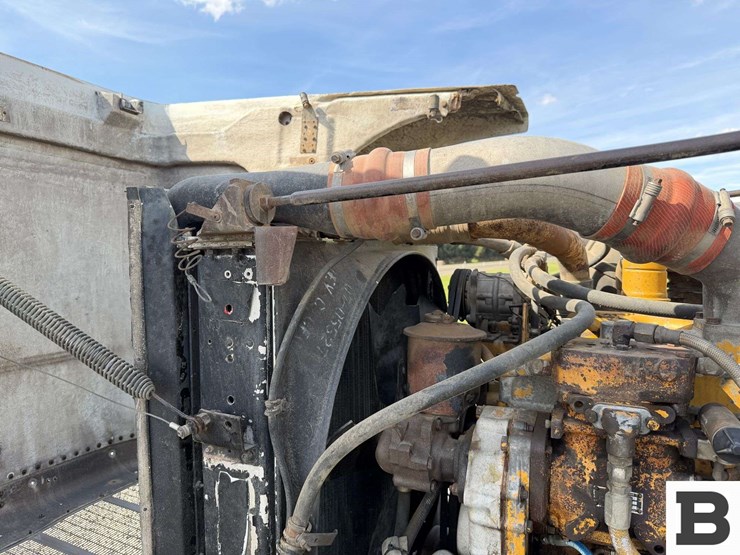 1990-peterbilt-377-image-35