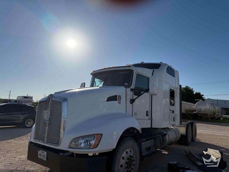 2013-kenworth-t660-image-2