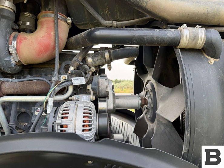2015-case-ih-magnum-180-image-64