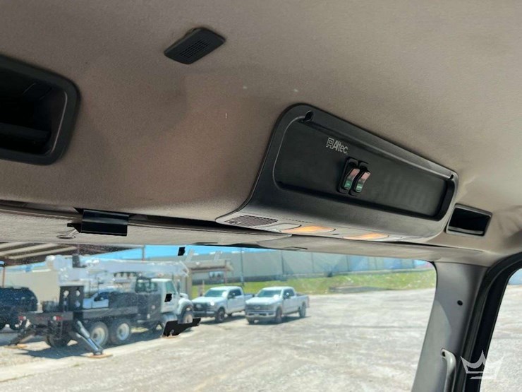 2018-freightliner-m2-106-image-21