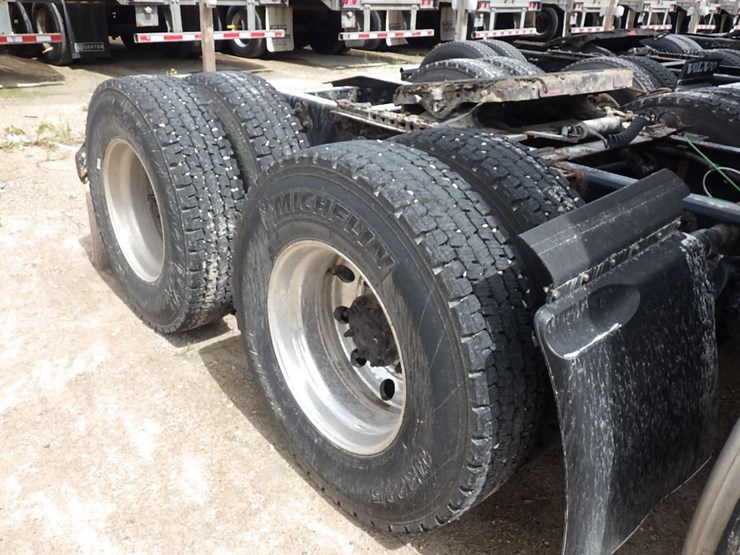 2015-freightliner-cascadia-125-evolution-image-4