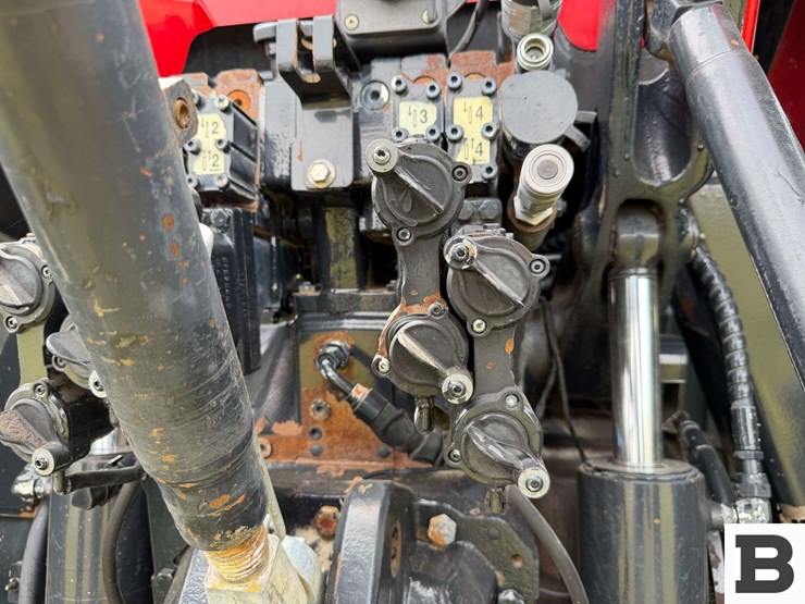 2015-case-ih-magnum-180-image-42