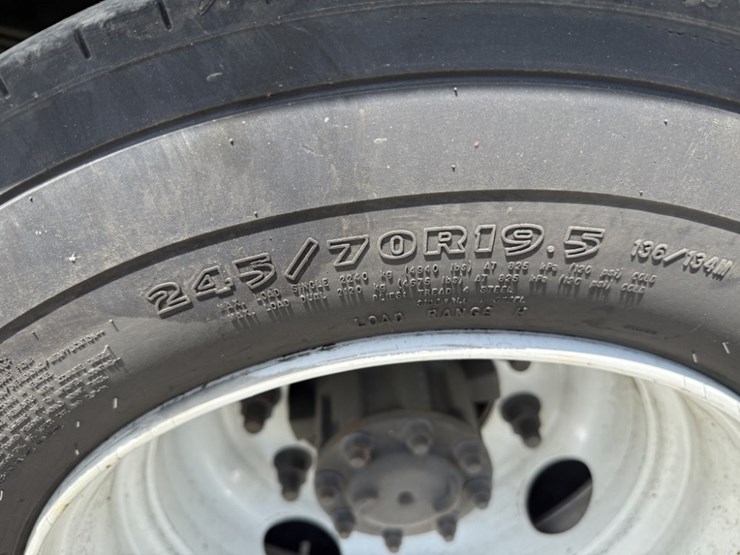 2010-freightliner-mt55-image-18