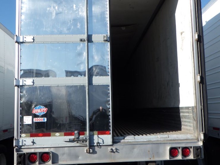 2010-utility-3000r-image-9