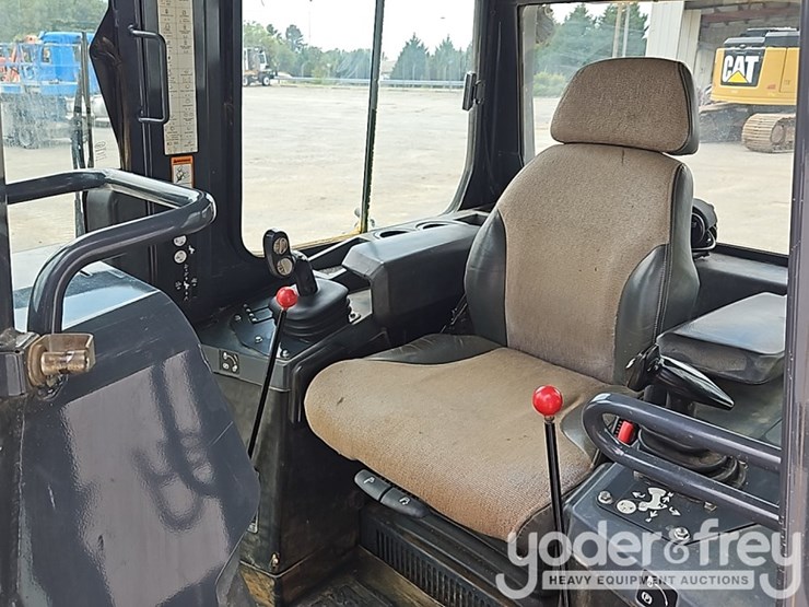 2019-deere-700k-image-32