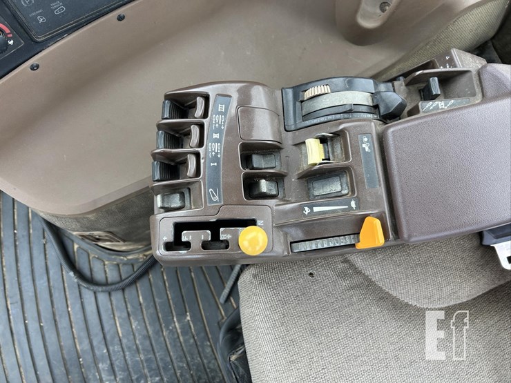2004-john-deere-8220t-image-59