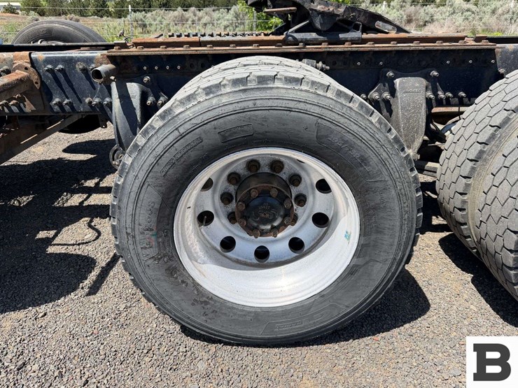 2016-freightliner-cascadia-125-image-24