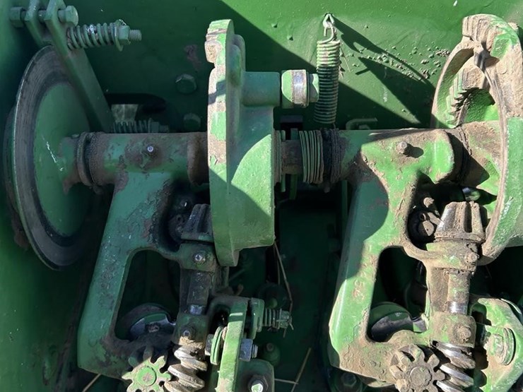 john-deere-336-image-9