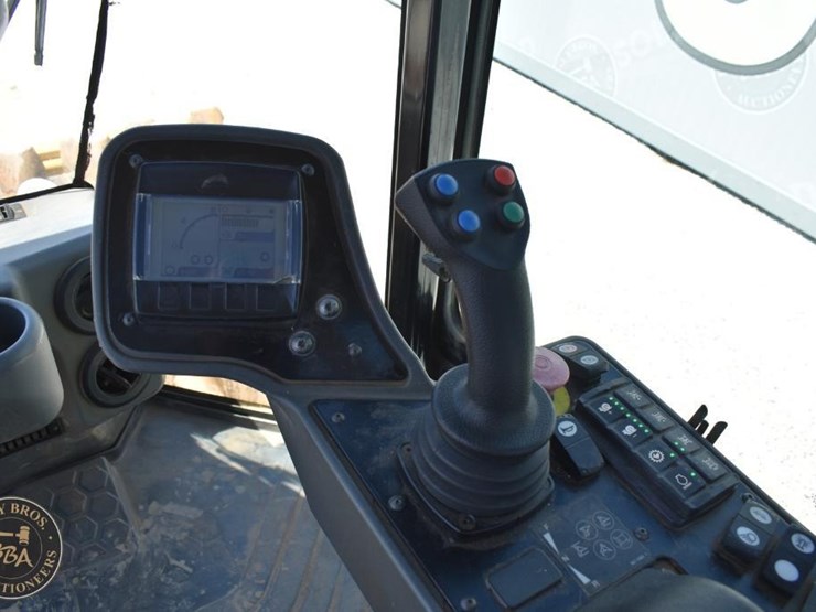 2014-caterpillar-cp56b-image-41