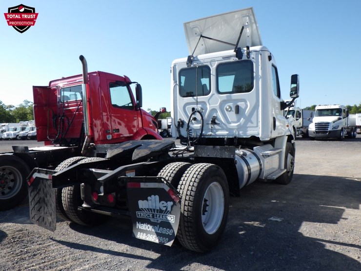 2019-freightliner-cascadia-113-image-8