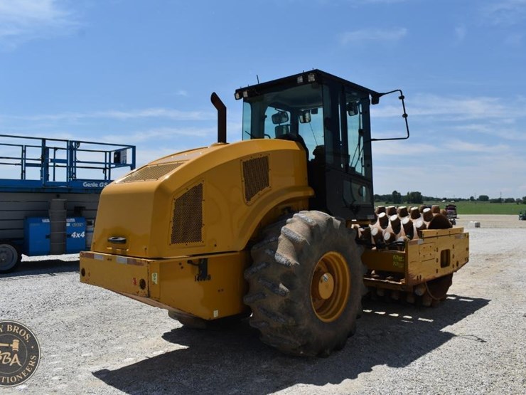 2014-caterpillar-cp56b-image-11
