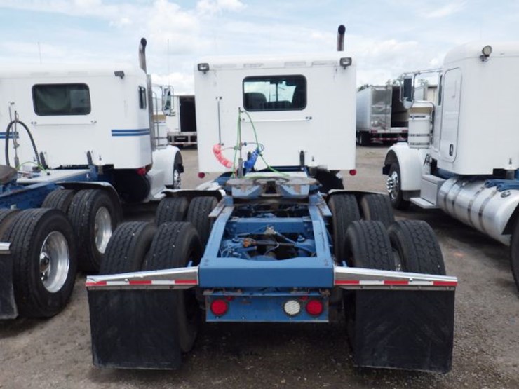 2013-peterbilt-367-image-9