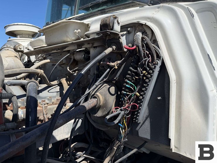 1990-mack-rd688s-image-44