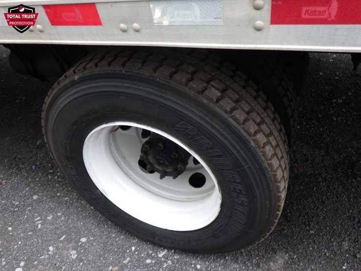 2020-freightliner-m2-106-image-9