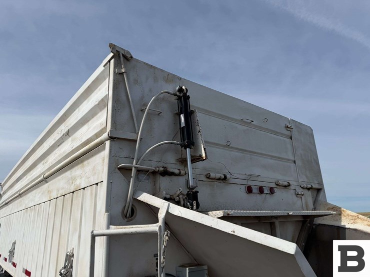 1989-freightliner-fld120-image-31