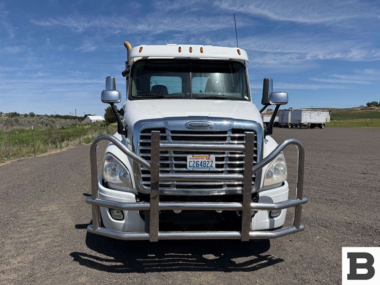 2016-freightliner-cascadia-125-image-7