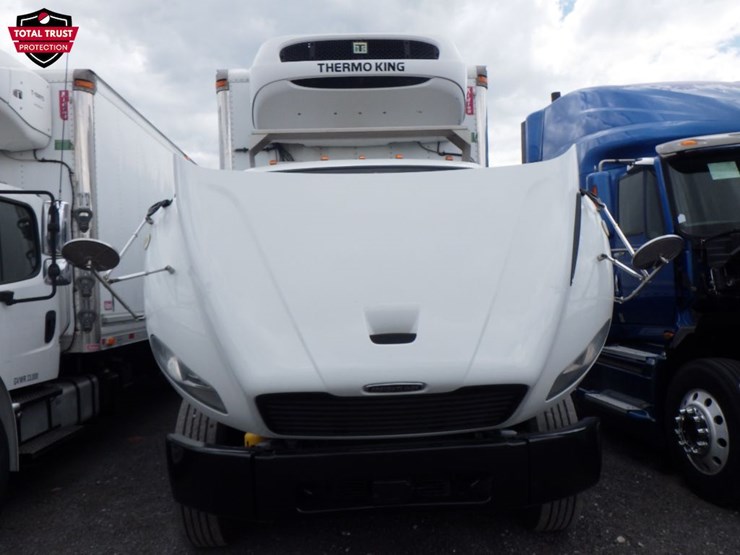2020-freightliner-m2-106-image-18