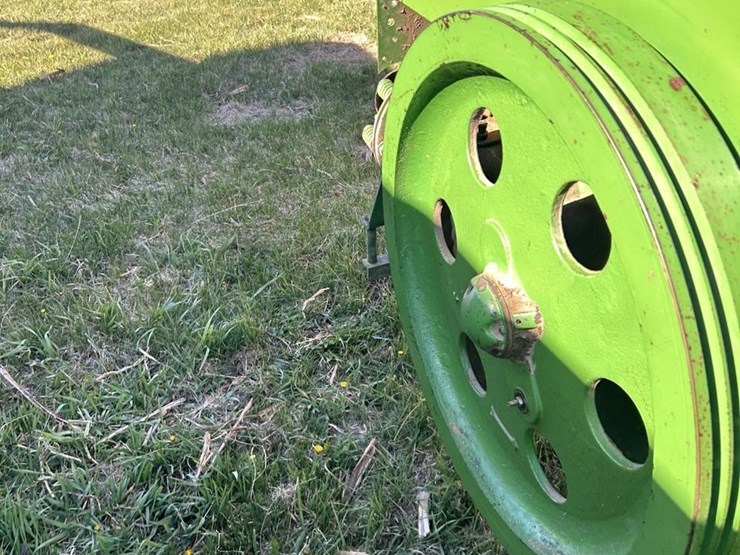 john-deere-336-image-15
