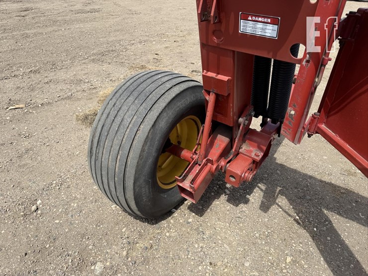 new-holland-1475-image-7